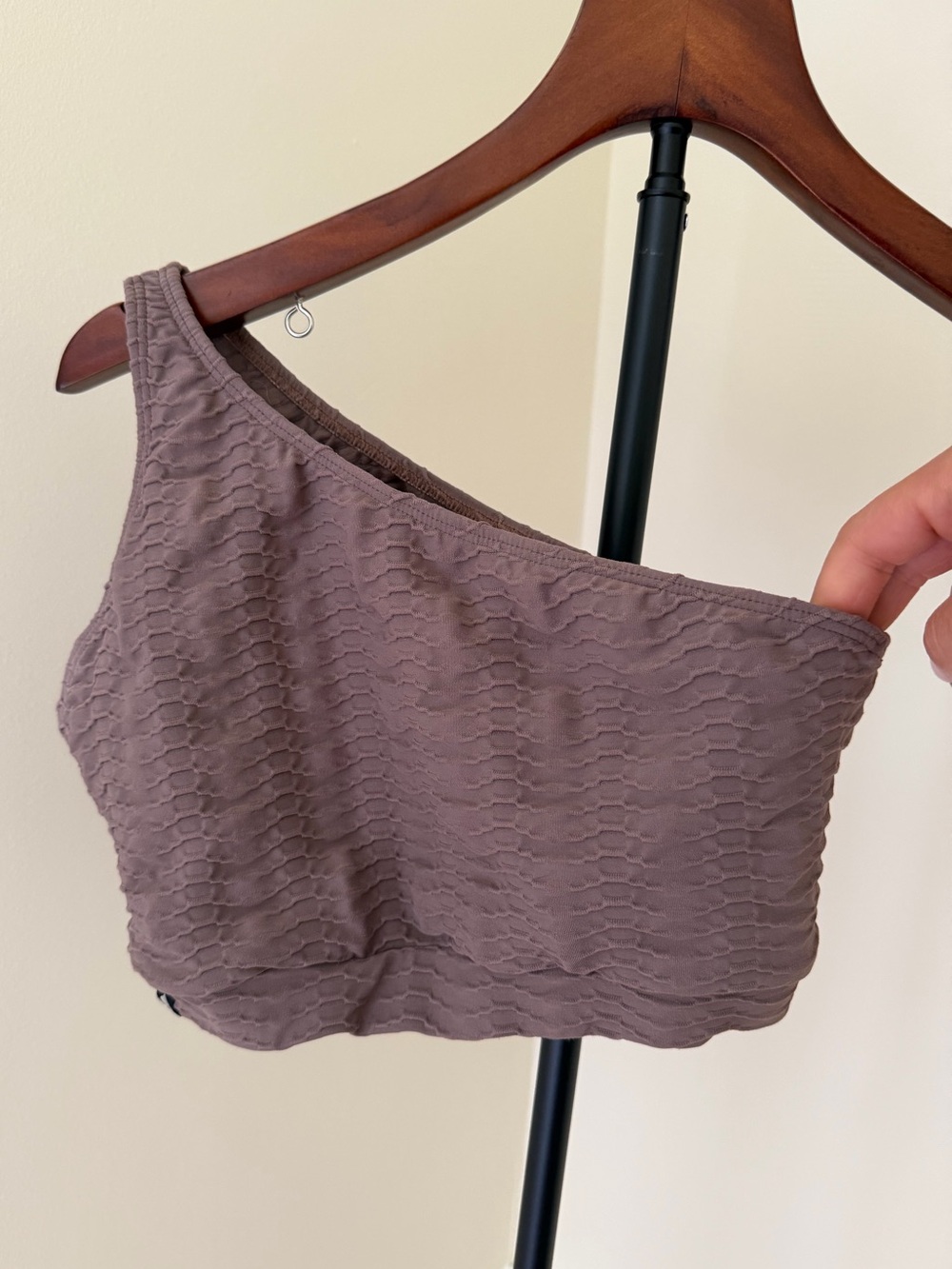 One-Shoulder Textured Crop Top Sports Bra — Mauve Booty By Brabants Original